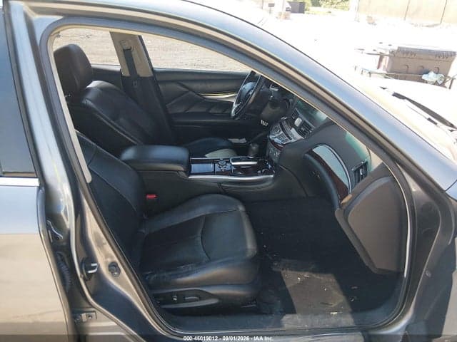 2017 INFINITI Q70 3.7 5