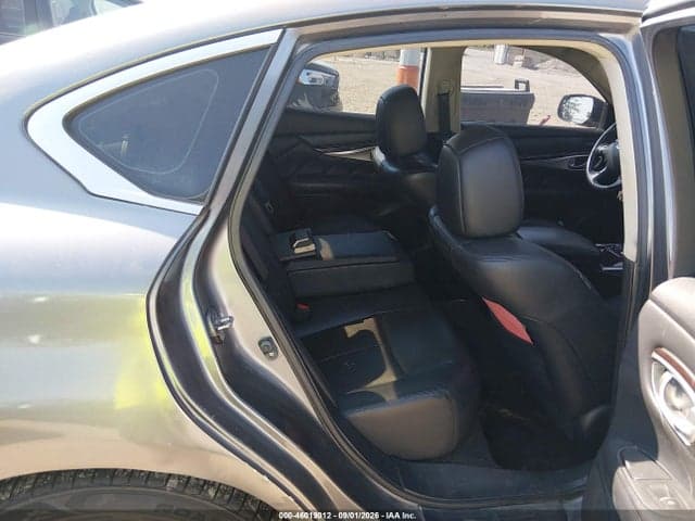 2017 INFINITI Q70 3.7 8