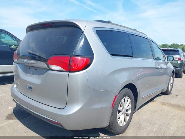 2017 CHRYSLER PACIFICA TOURING-L 4