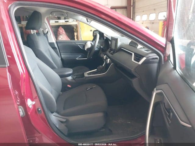 2020 TOYOTA RAV4 LE 5