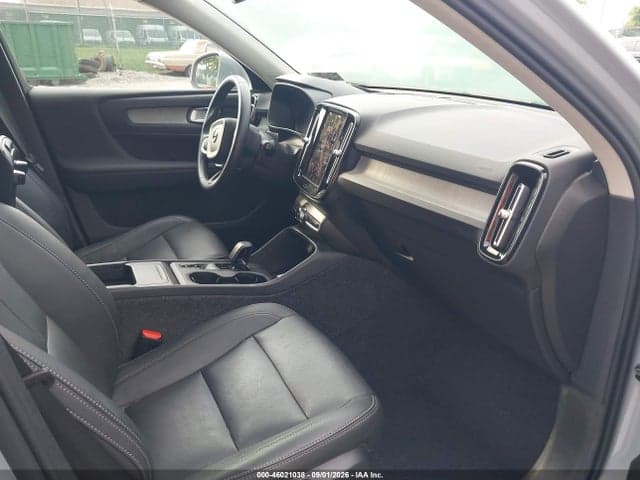 2025 VOLVO XC40 B5 CORE BRIGHT THEME 5