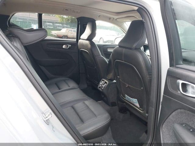 2025 VOLVO XC40 B5 CORE BRIGHT THEME 8