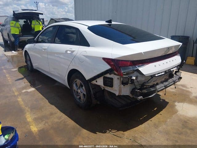 2025 HYUNDAI ELANTRA SE 3