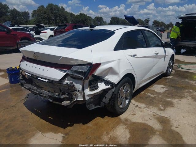 2025 HYUNDAI ELANTRA SE 4