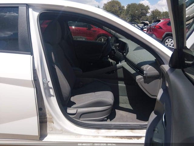 2025 HYUNDAI ELANTRA SE 5