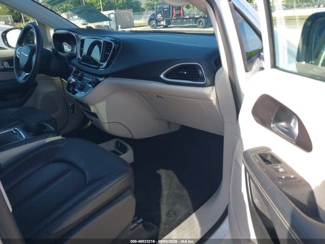 2024 CHRYSLER PACIFICA TOURING L 5