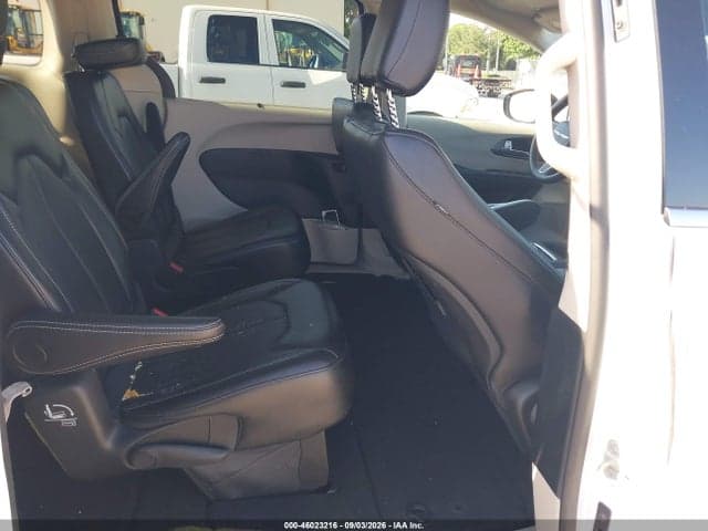 2024 CHRYSLER PACIFICA TOURING L 8