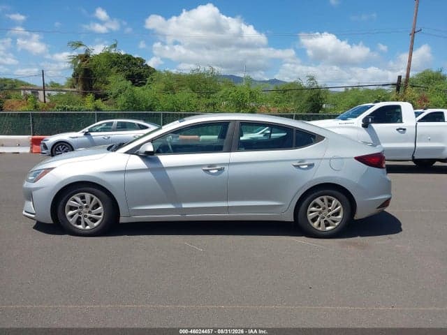 2019 HYUNDAI ELANTRA SE 16