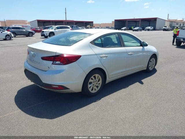2019 HYUNDAI ELANTRA SE 4