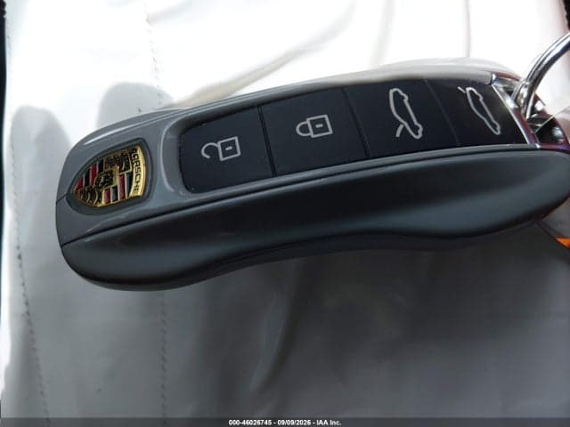 2021 PORSCHE TAYCAN 11