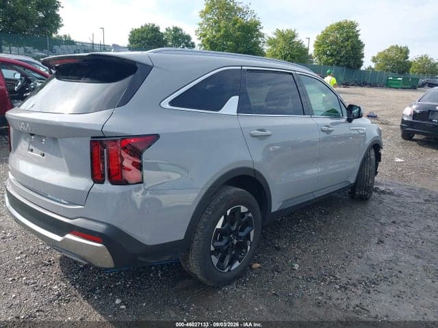 2025 KIA SORENTO S 4