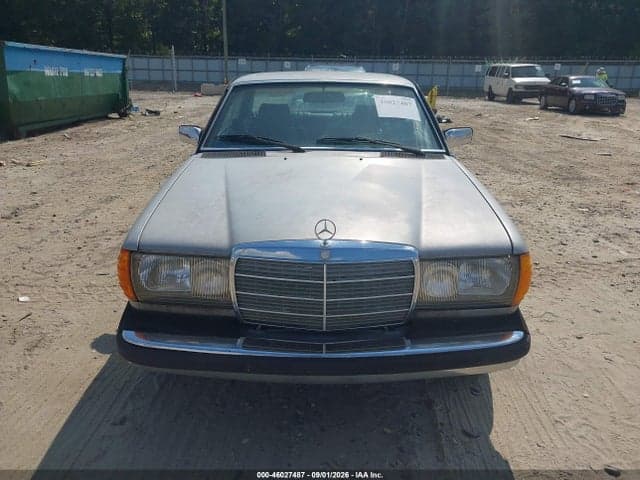 1985 MERCEDES-BENZ 300 CDT 6