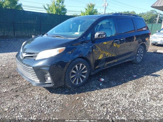 2018 TOYOTA SIENNA 2