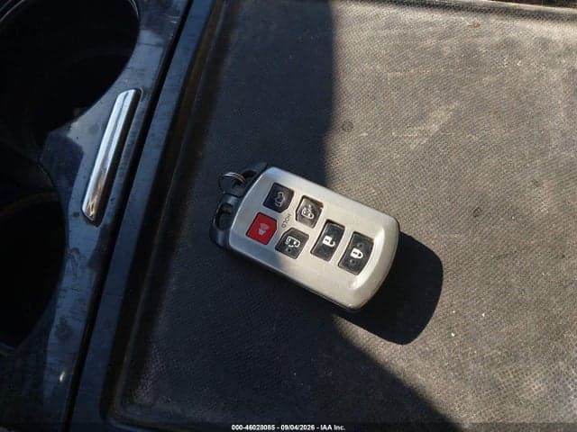 2018 TOYOTA SIENNA 11