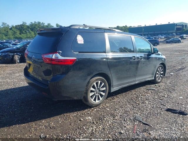 2018 TOYOTA SIENNA 4