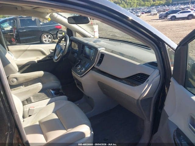 2018 TOYOTA SIENNA 5