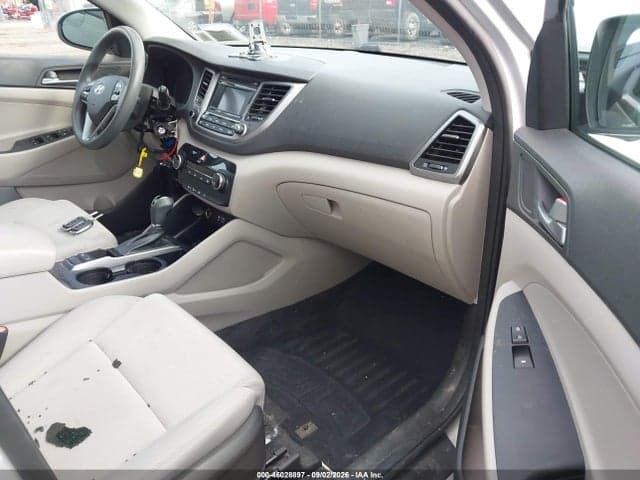 2017 HYUNDAI TUCSON SE 5