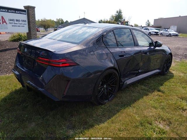 2027 BMW M5 4