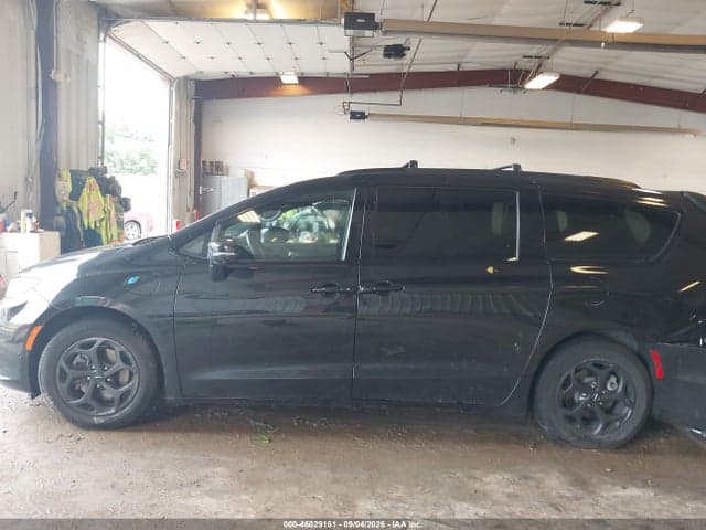 2022 CHRYSLER PACIFICA HYBRID LIMITED 14