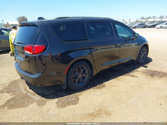 2018 CHRYSLER PACIFICA LIMITED 4