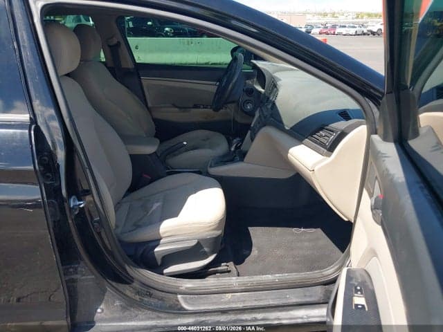 2017 HYUNDAI ELANTRA SE 5
