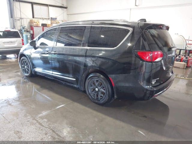 2020 CHRYSLER PACIFICA TOURING L 3