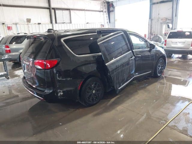2020 CHRYSLER PACIFICA TOURING L 4