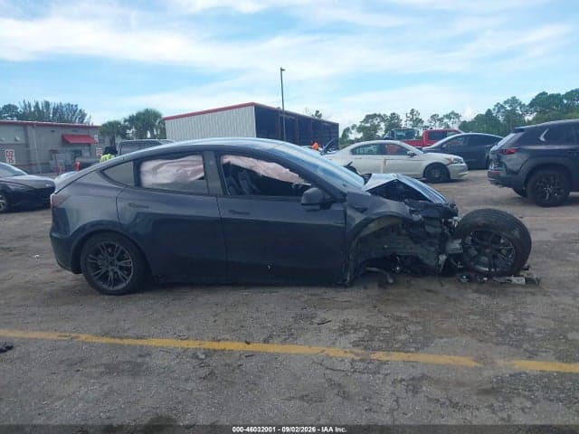 2024 TESLA MODEL Y 11