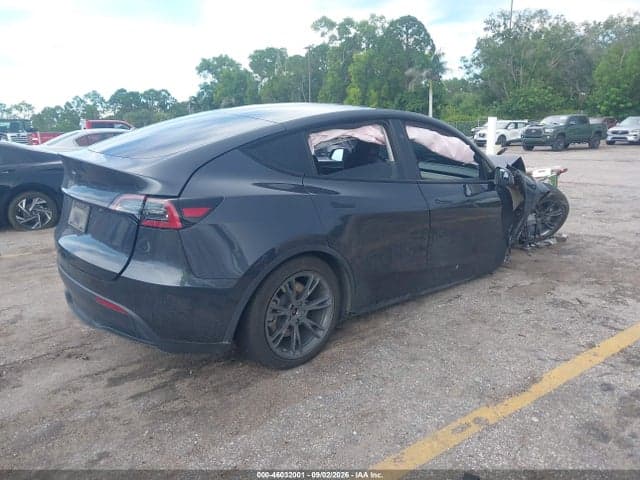 2024 TESLA MODEL Y 4