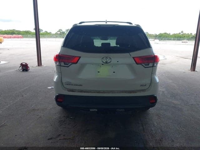 2019 TOYOTA HIGHLANDER XLE 16