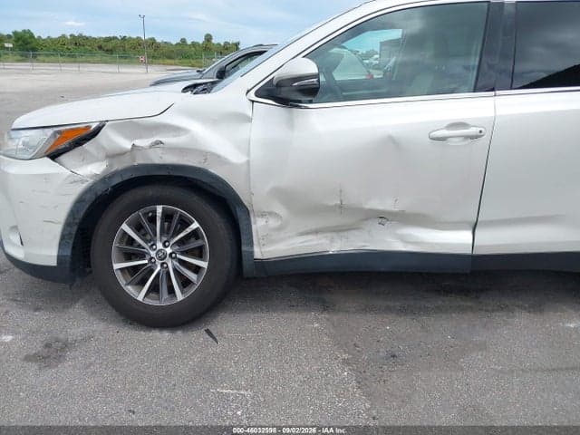 2019 TOYOTA HIGHLANDER XLE 17