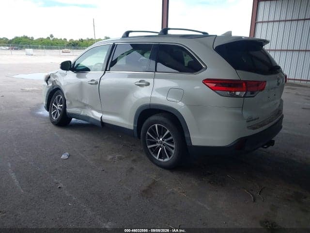 2019 TOYOTA HIGHLANDER XLE 3