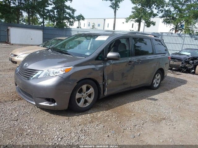 2017 TOYOTA SIENNA LE 8 PASSENGER 2