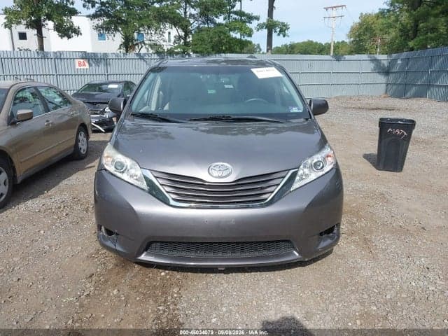 2017 TOYOTA SIENNA LE 8 PASSENGER 12