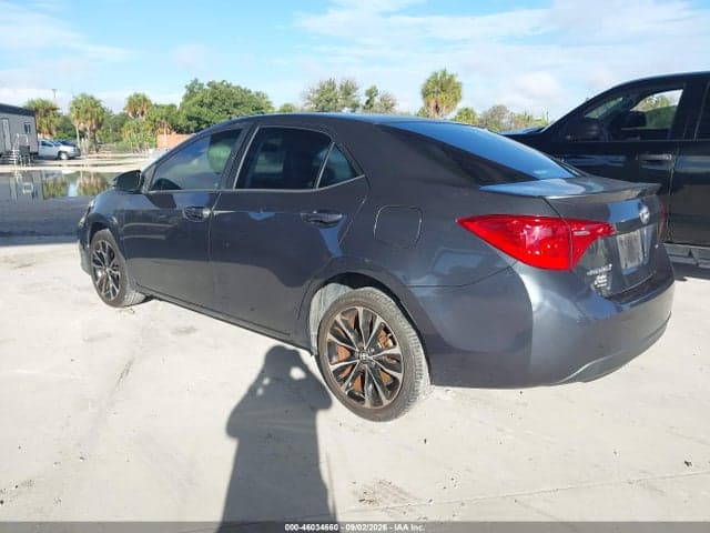 2017 TOYOTA COROLLA SE 3
