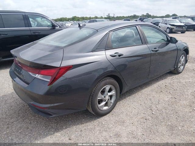 2021 HYUNDAI ELANTRA SE 4