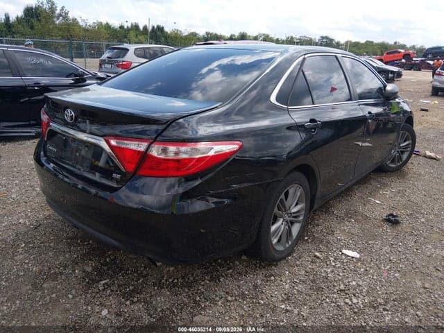 2017 TOYOTA CAMRY SE 4
