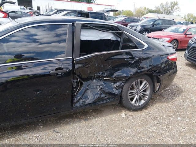 2017 TOYOTA CAMRY SE 6