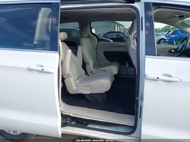2017 CHRYSLER PACIFICA TOURING 8