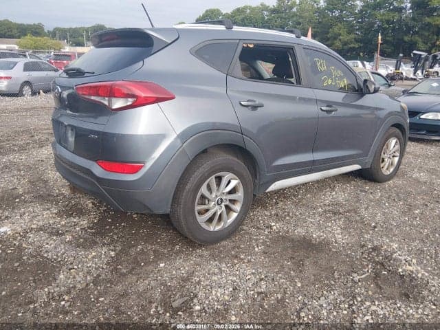2017 HYUNDAI TUCSON SE 4