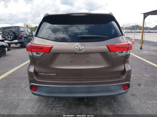 2017 TOYOTA HIGHLANDER LE 17