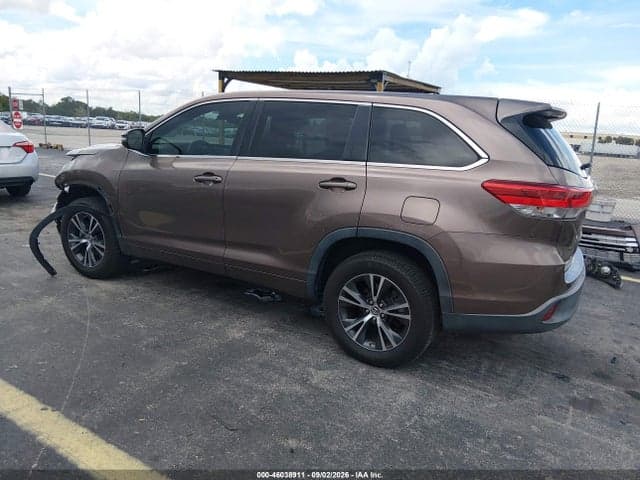 2017 TOYOTA HIGHLANDER LE 3
