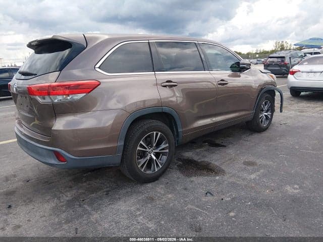 2017 TOYOTA HIGHLANDER LE 4