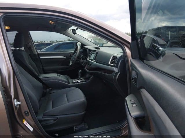 2017 TOYOTA HIGHLANDER LE 5