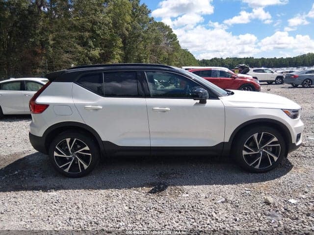 2021 VOLVO XC40 T4 R-DESIGN 13
