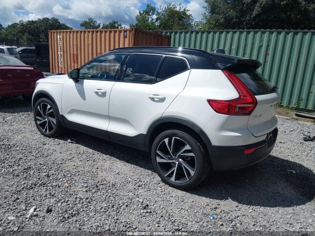 2021 VOLVO XC40 T4 R-DESIGN 3