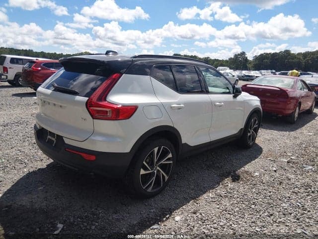 2021 VOLVO XC40 T4 R-DESIGN 4