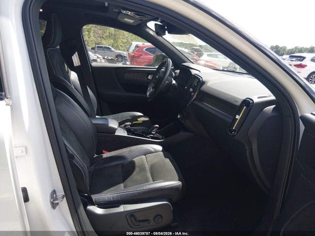 2021 VOLVO XC40 T4 R-DESIGN 5
