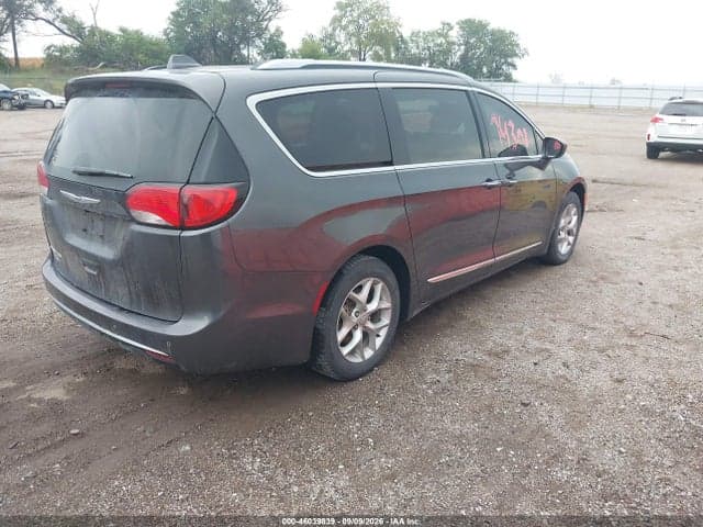 2019 CHRYSLER PACIFICA TOURING L 4
