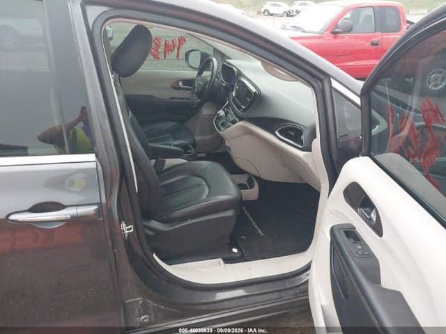 2019 CHRYSLER PACIFICA TOURING L 5
